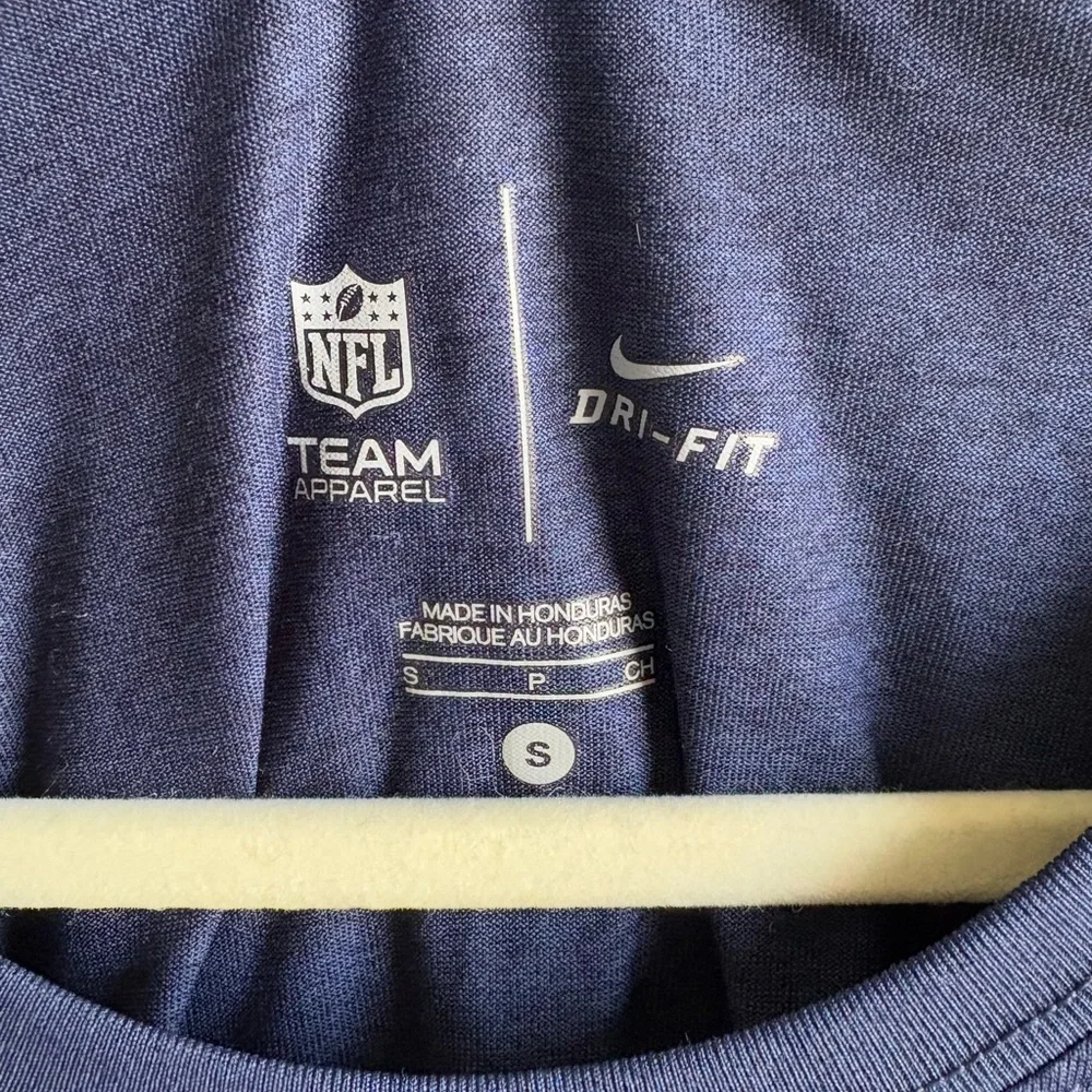 Nike - Dallas Cowboys Nike Women's Logo Dri-Fit Shirt - Navy -‎ Size Small